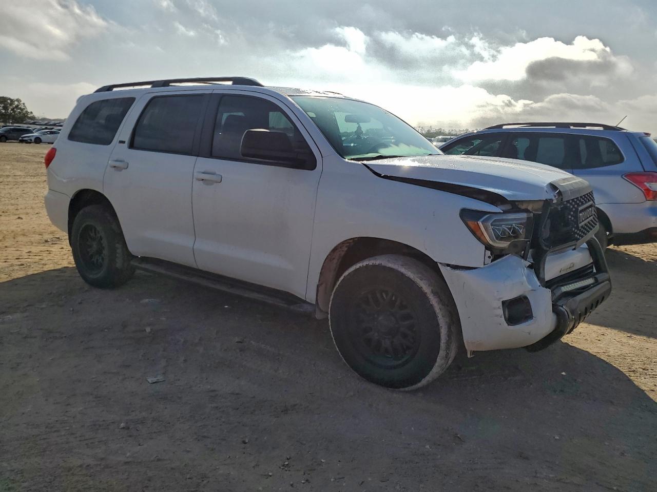 2014 TOYOTA SEQUOIA SR5 photo 4