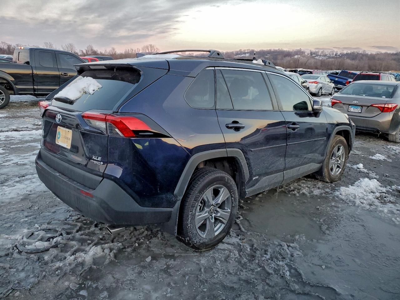 2022 TOYOTA RAV4 XLE photo 7