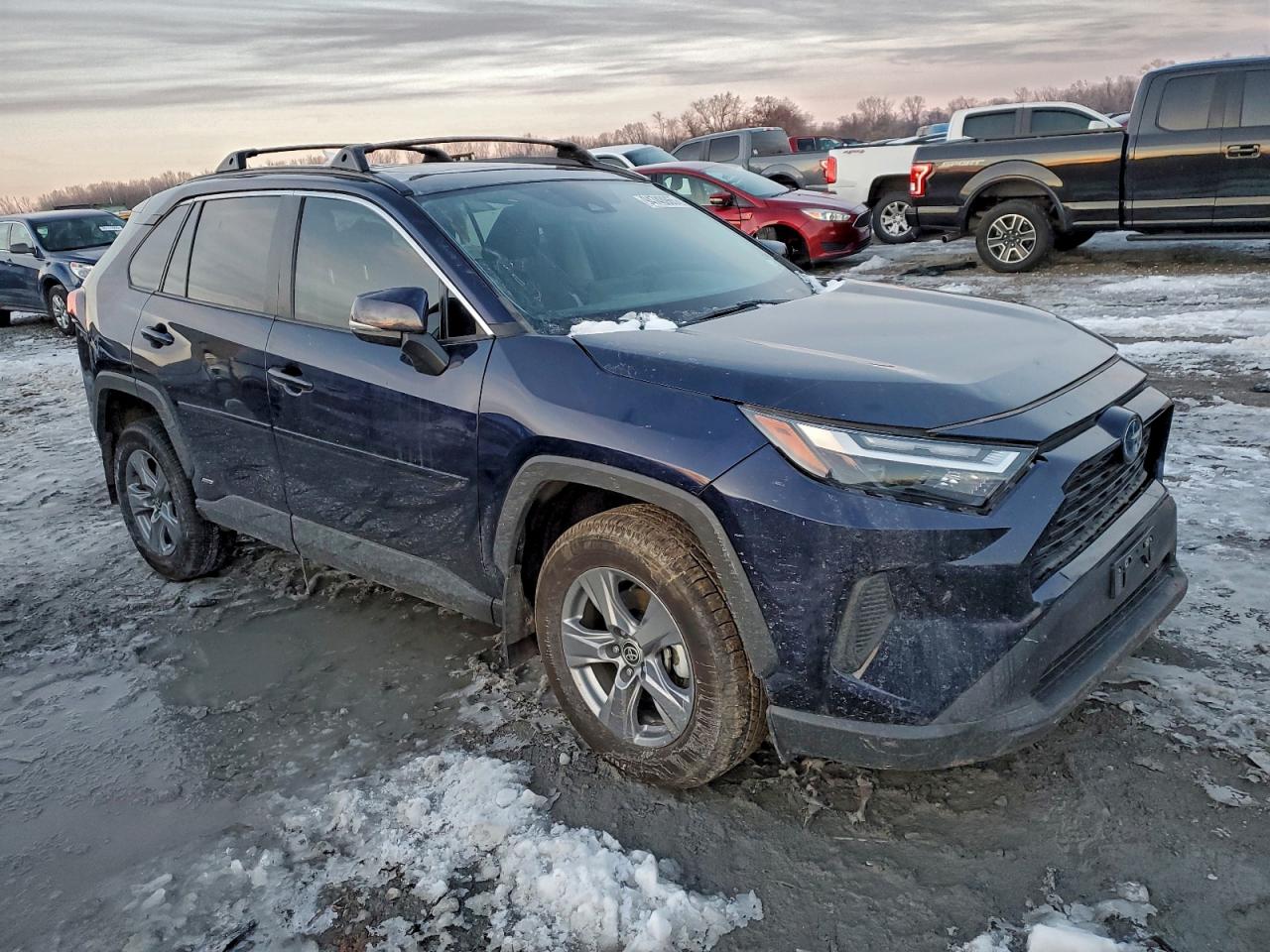 2022 TOYOTA RAV4 XLE photo 10