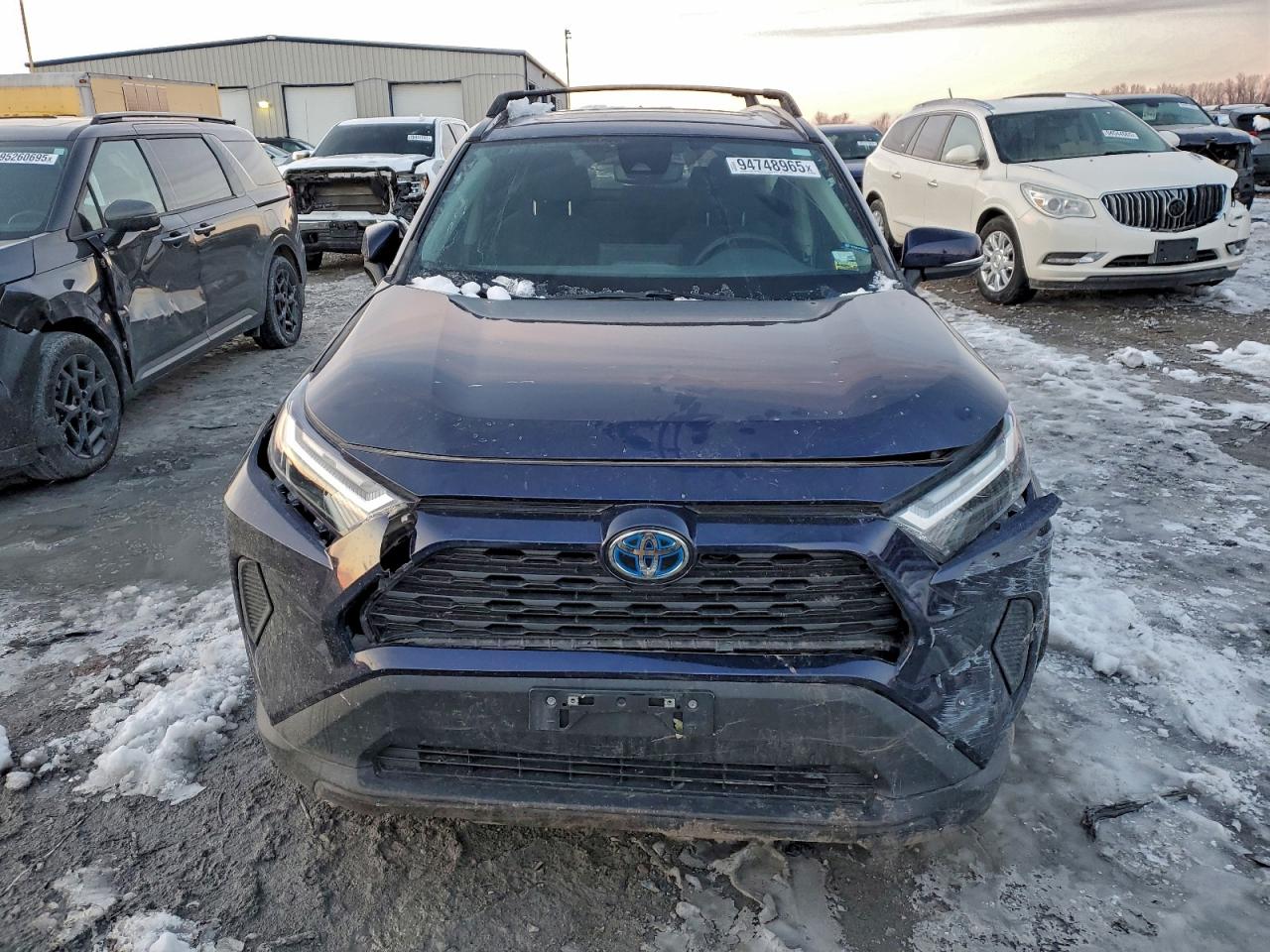 2022 TOYOTA RAV4 XLE photo 13