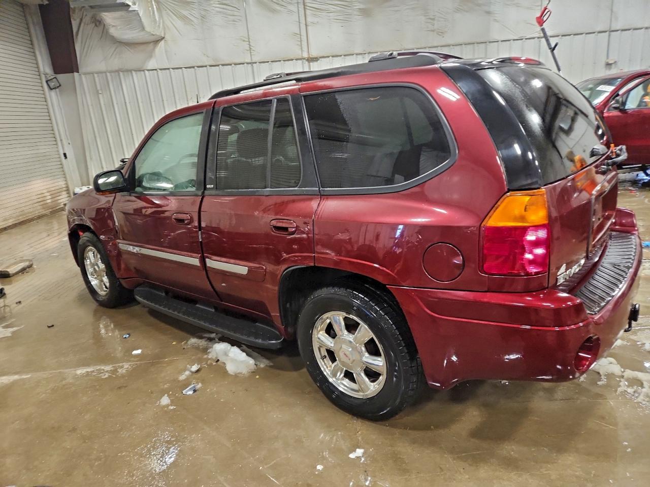 2004 GMC ENVOY photo 2