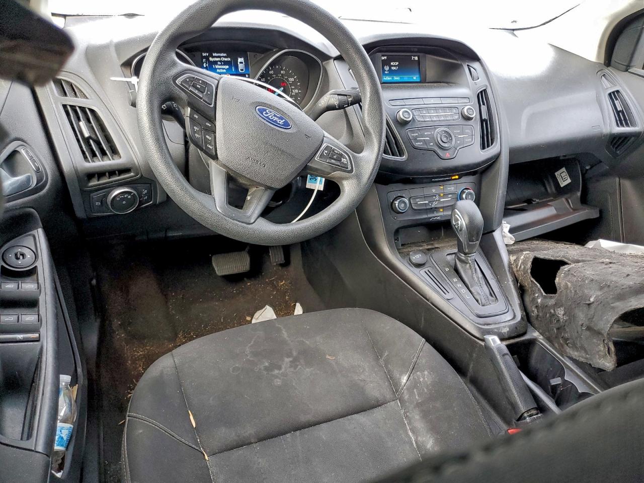 2018 FORD FOCUS SE photo 8
