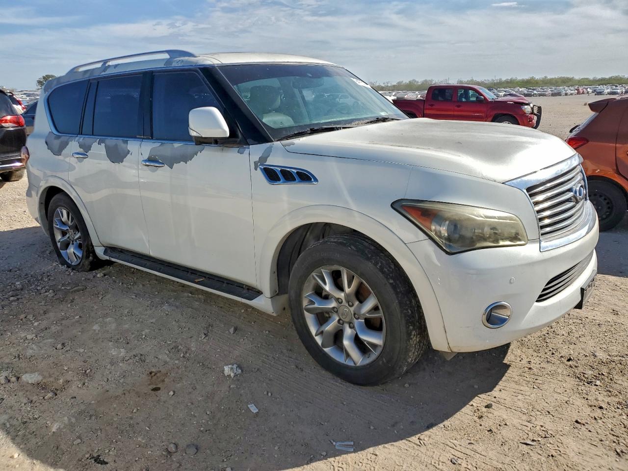 2011 INFINITI QX56 photo 4