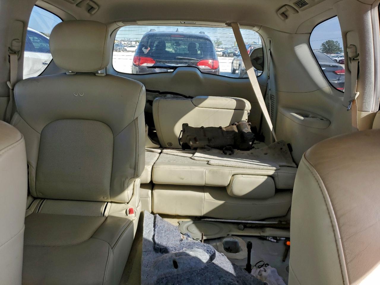 2011 INFINITI QX56 photo 10