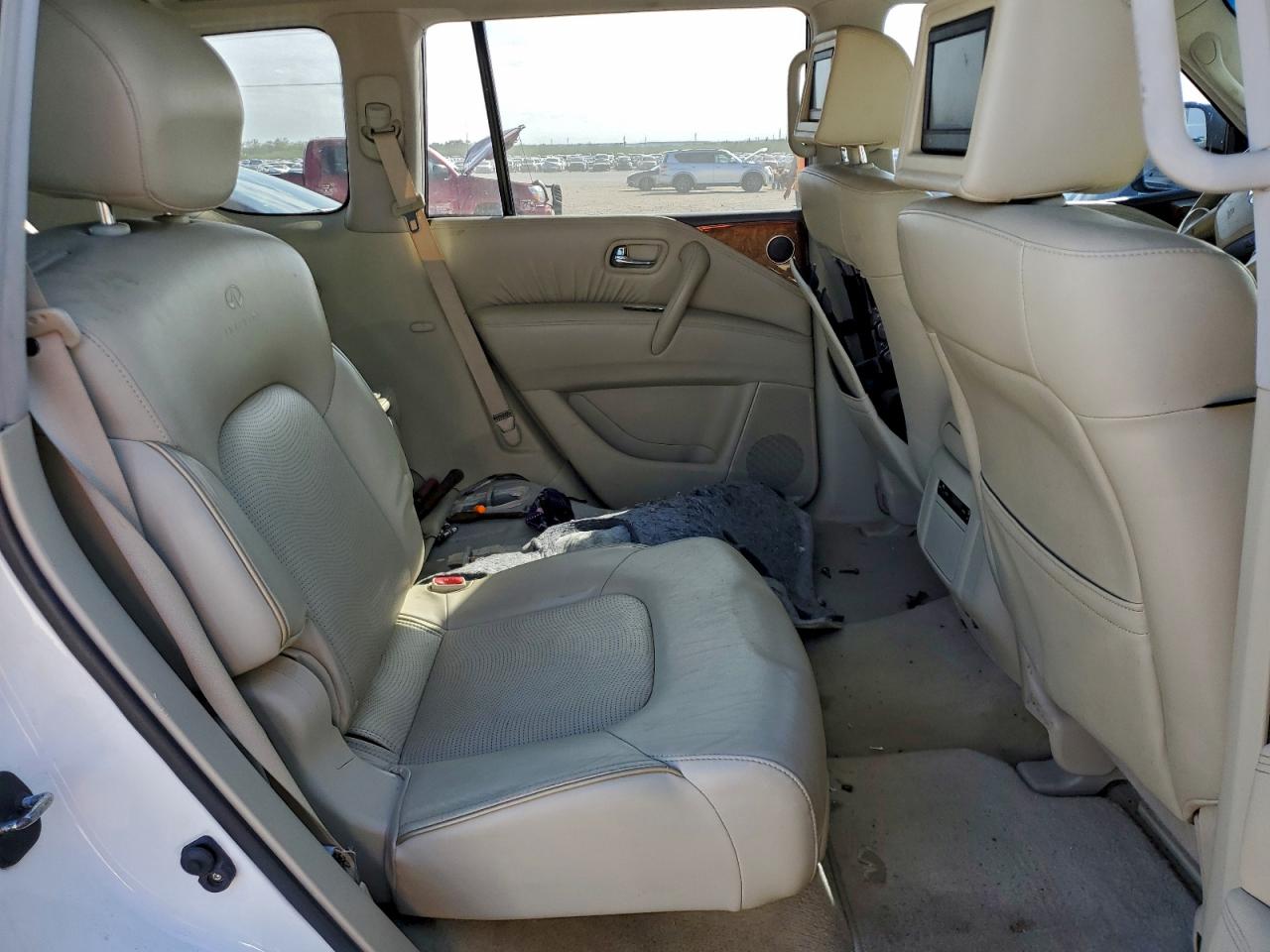 2011 INFINITI QX56 photo 11