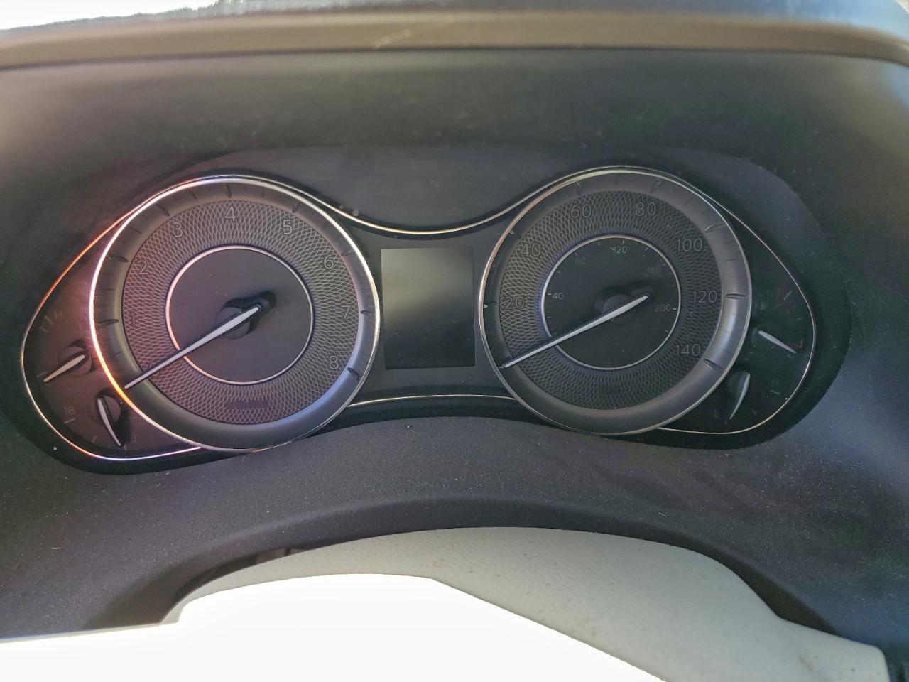 2011 INFINITI QX56 photo 9