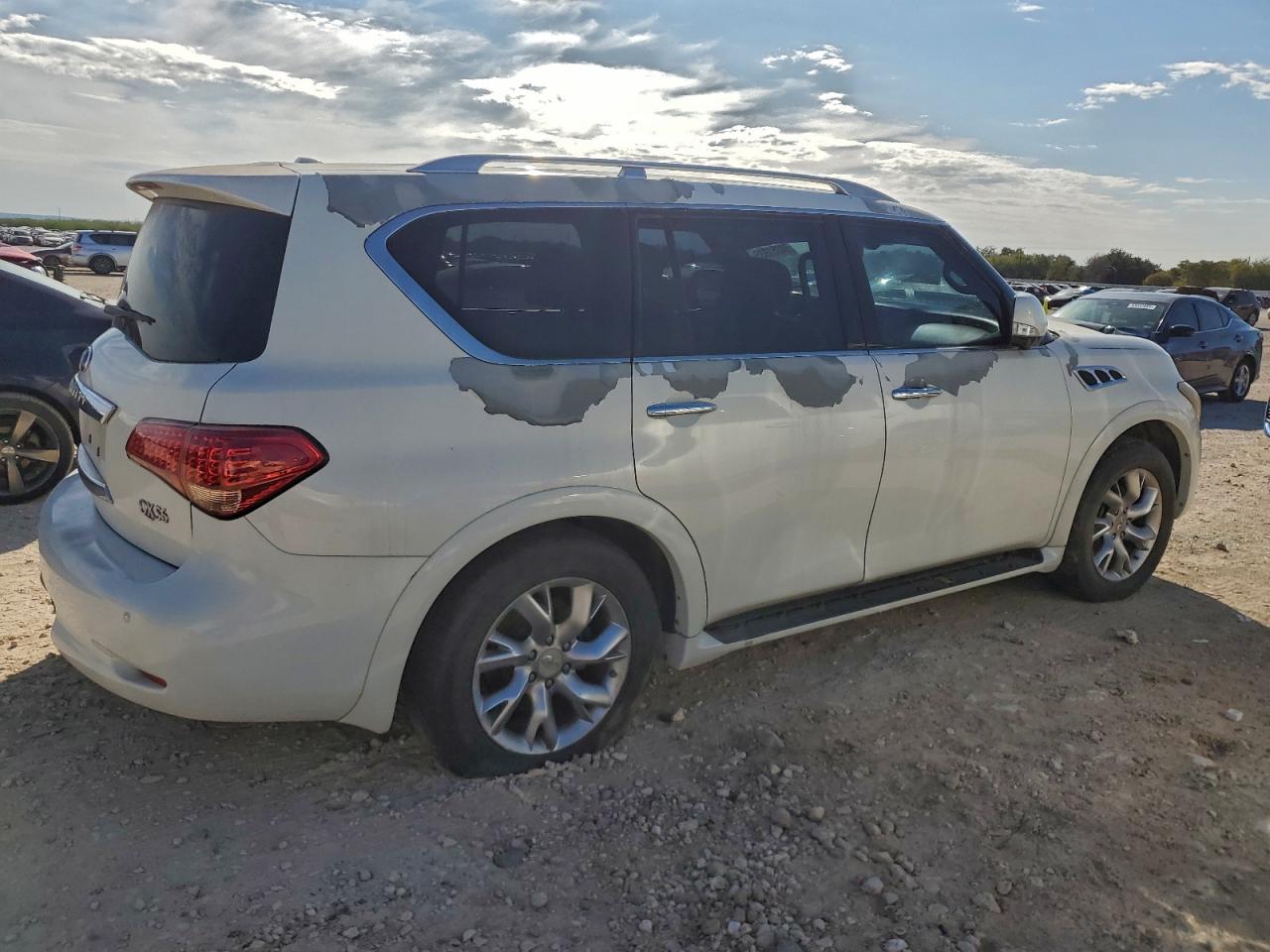 2011 INFINITI QX56 photo 3