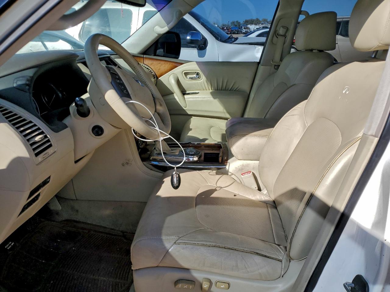 2011 INFINITI QX56 photo 7