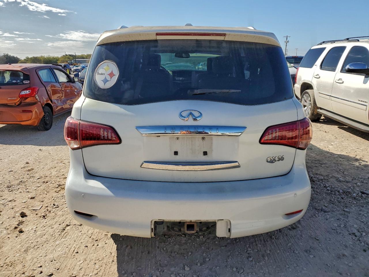 2011 INFINITI QX56 photo 6
