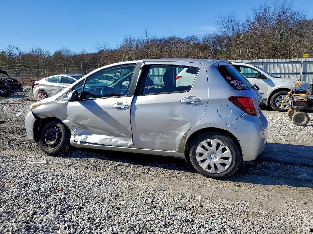 2015 TOYOTA YARIS photo 4