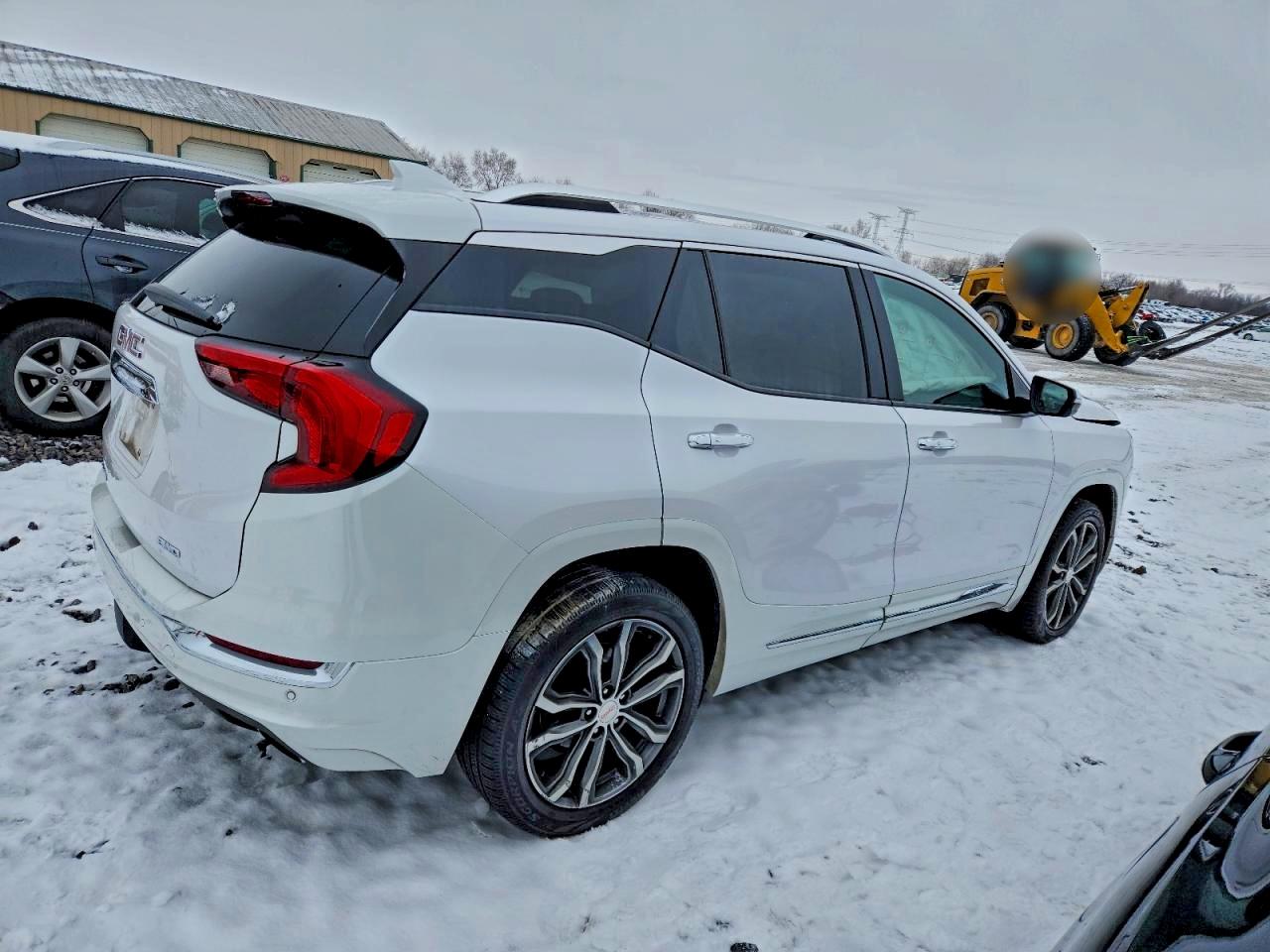 2020 GMC TERRAIN DENALI photo 3