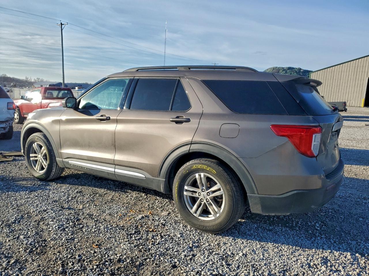 2021 FORD EXPLORER XLT photo 4