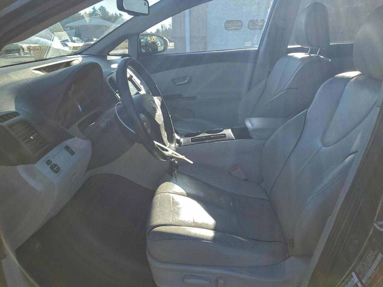 2011 TOYOTA VENZA photo 13