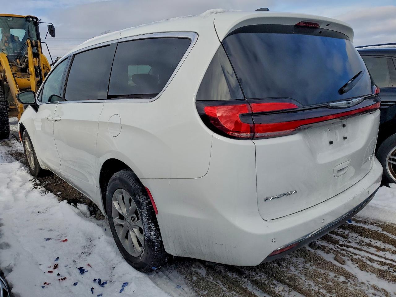 2024 CHRYSLER PACIFICA TOURING L photo 2