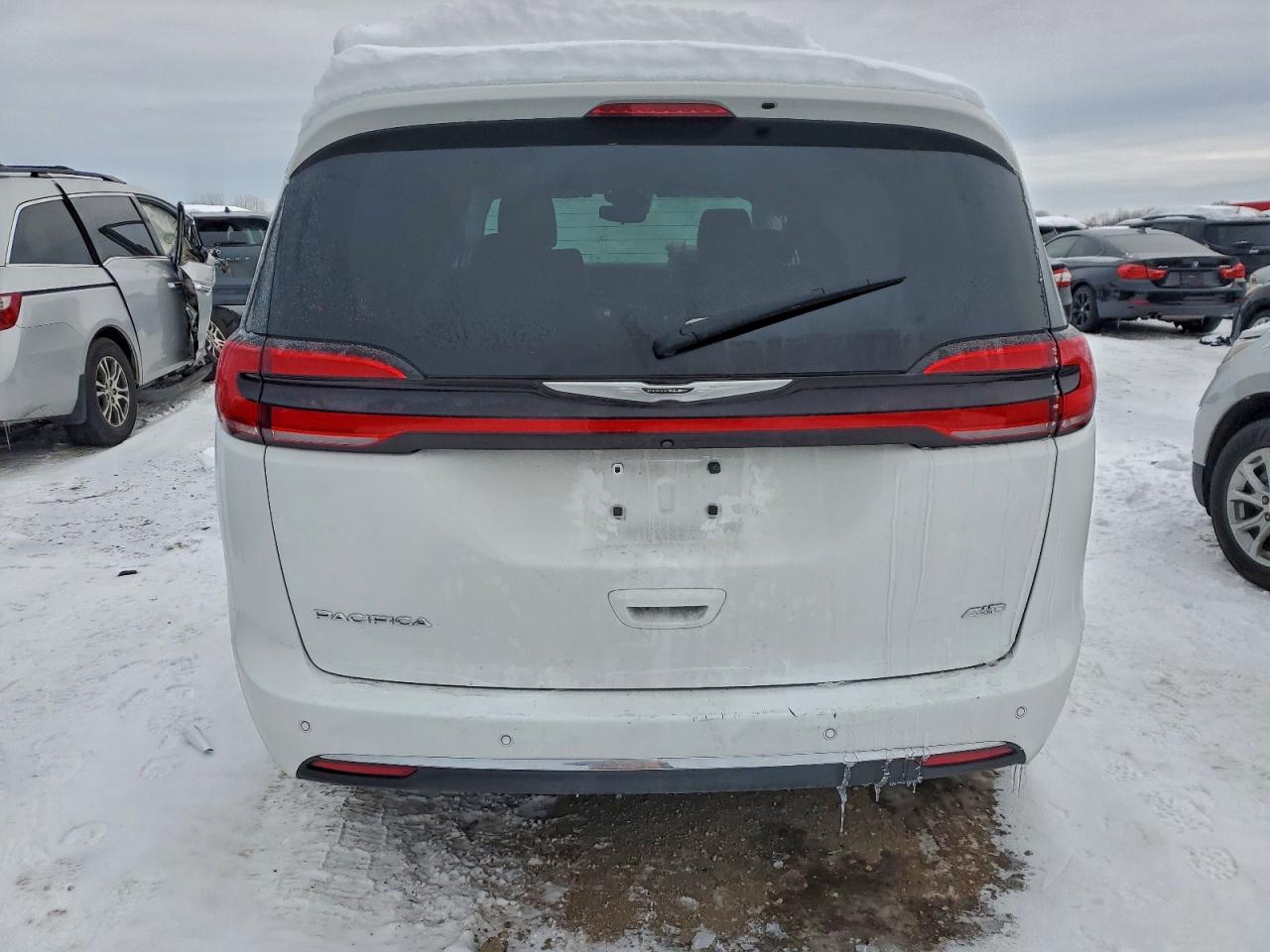 2024 CHRYSLER PACIFICA TOURING L photo 6