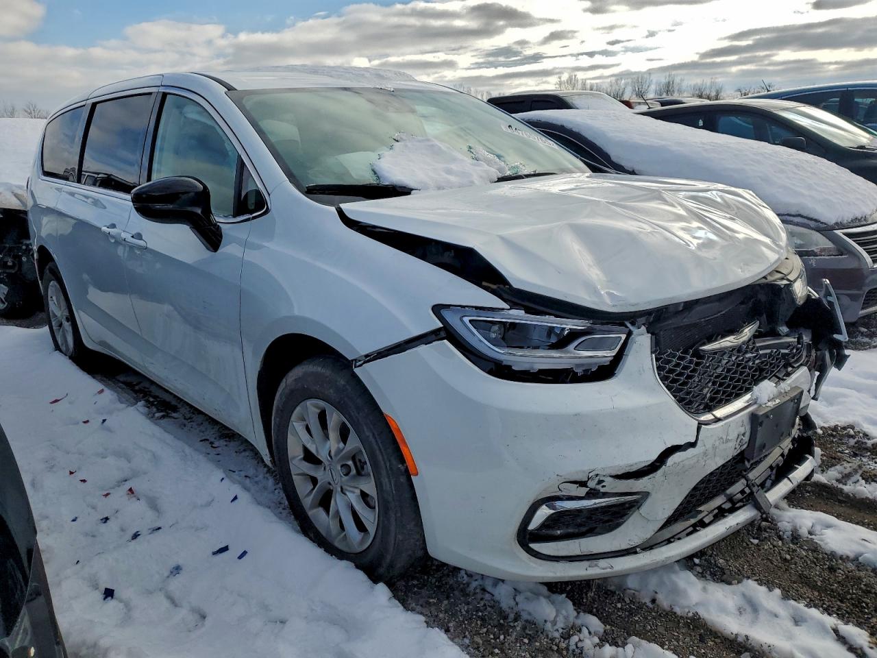 2024 CHRYSLER PACIFICA TOURING L photo 4