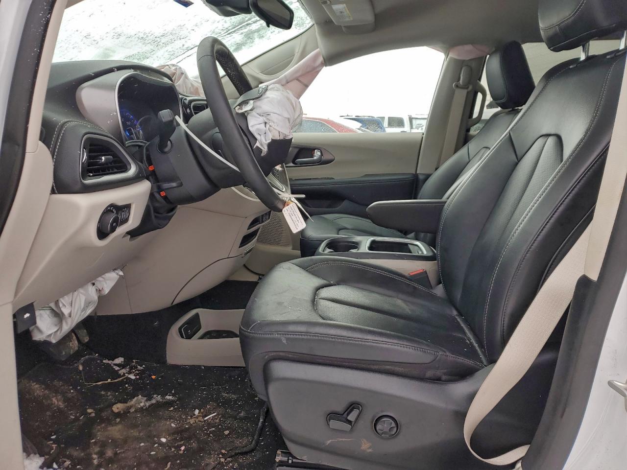 2024 CHRYSLER PACIFICA TOURING L photo 7