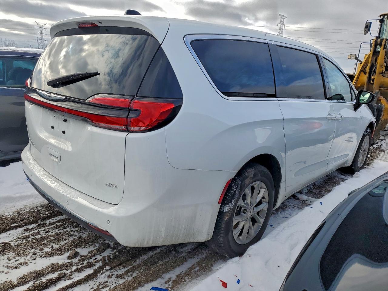 2024 CHRYSLER PACIFICA TOURING L photo 3