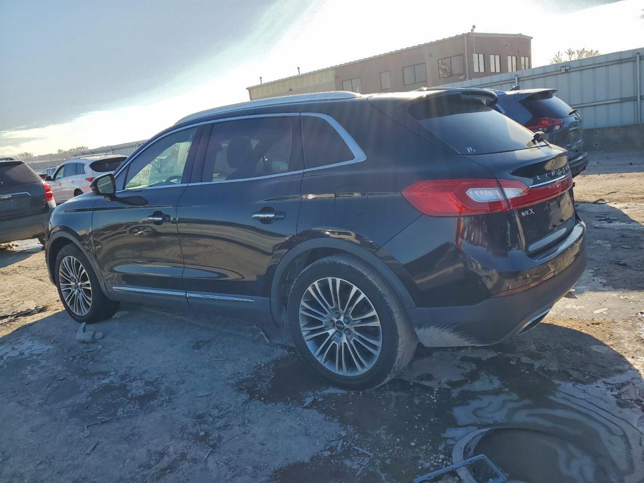 2017 LINCOLN TOWNHOUSE MKX RESERVE photo 2