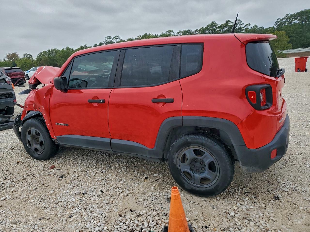 2015 JEEP RENEGADE SPORT photo 2