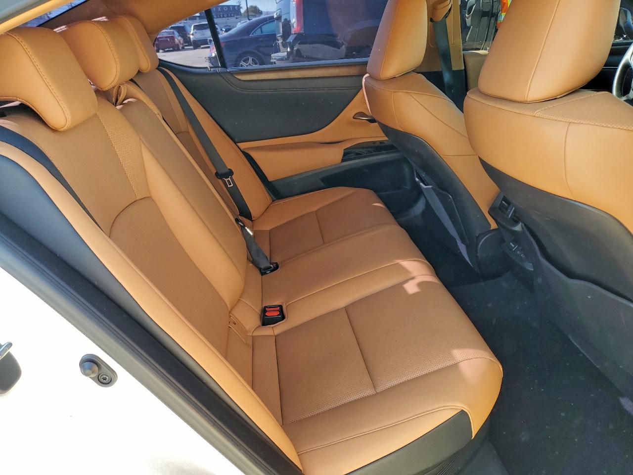 2024 LEXUS ES 300H BASE photo 10