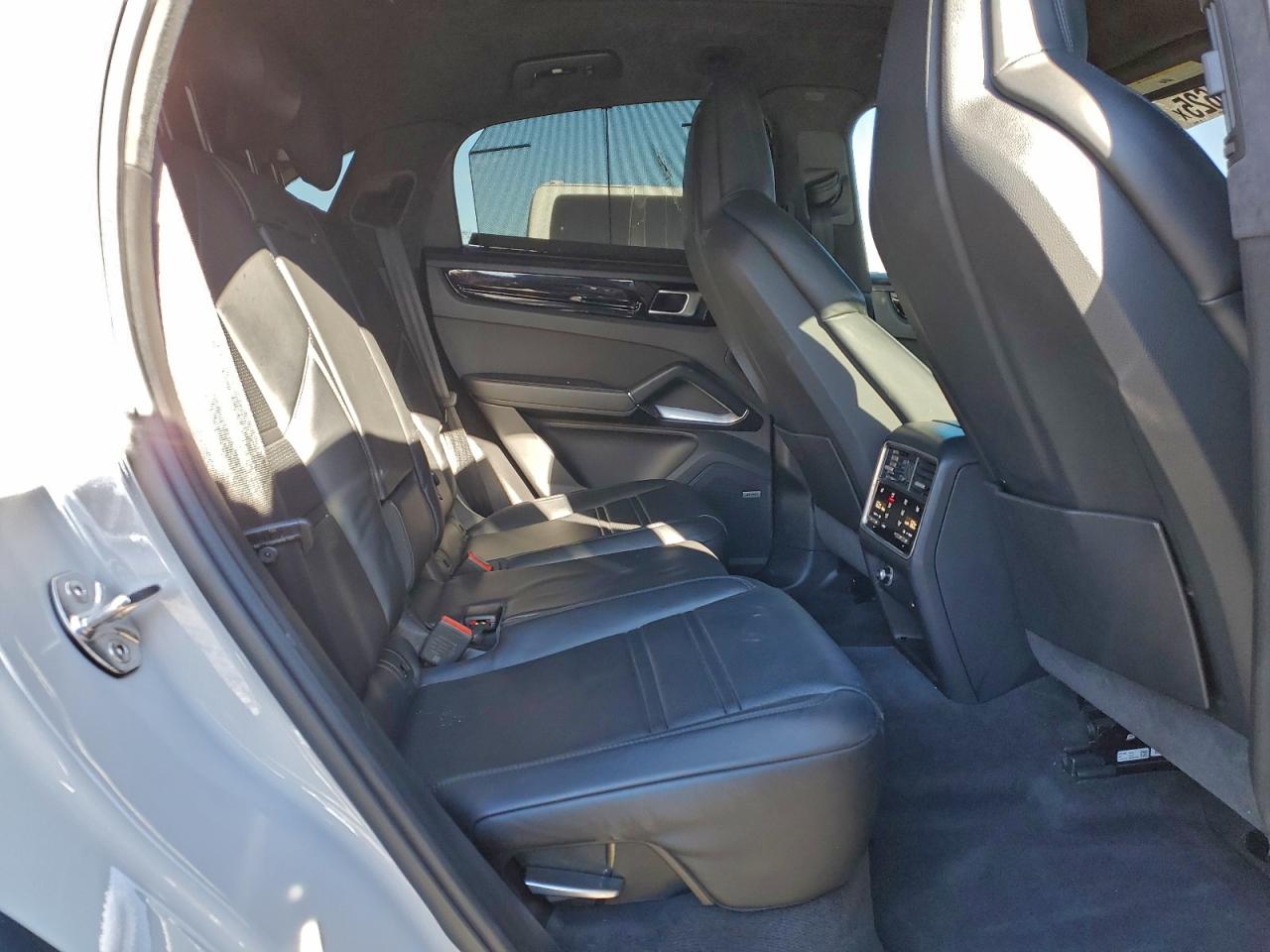 2020 PORSCHE CAYENNE TURBO COUPE photo 21