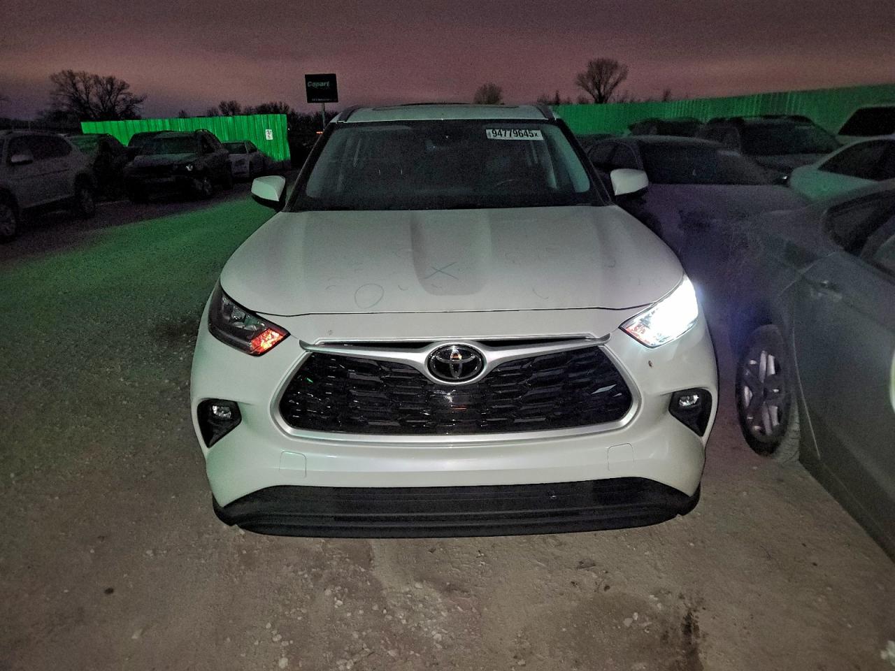 2020 TOYOTA HIGHLANDER photo 9