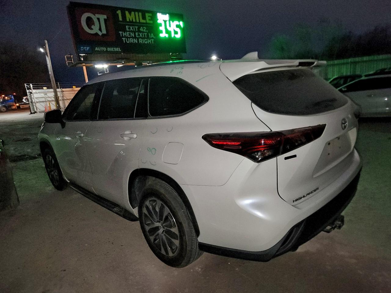2020 TOYOTA HIGHLANDER photo 3