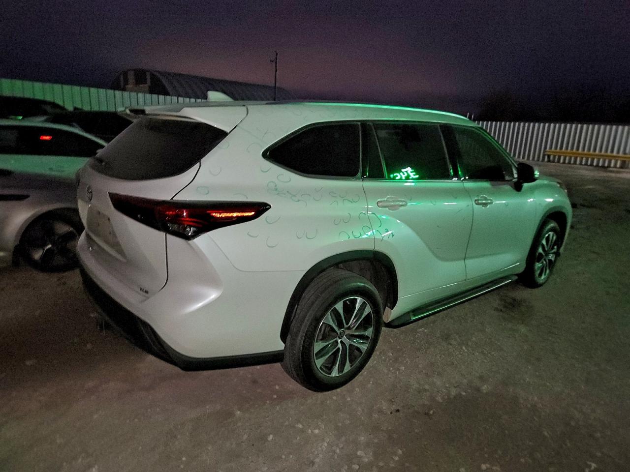 2020 TOYOTA HIGHLANDER photo 5