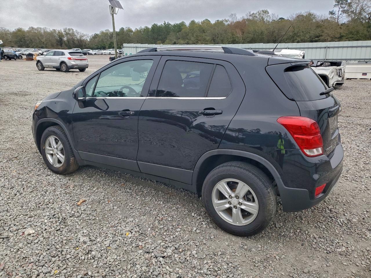 2017 CHEVROLET TRAX 1LT photo 3