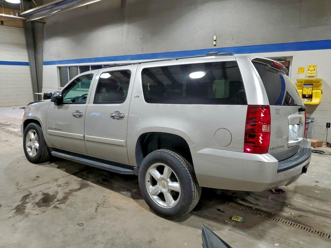 2008 CHEVROLET SUBURBAN C1500 LS photo 3