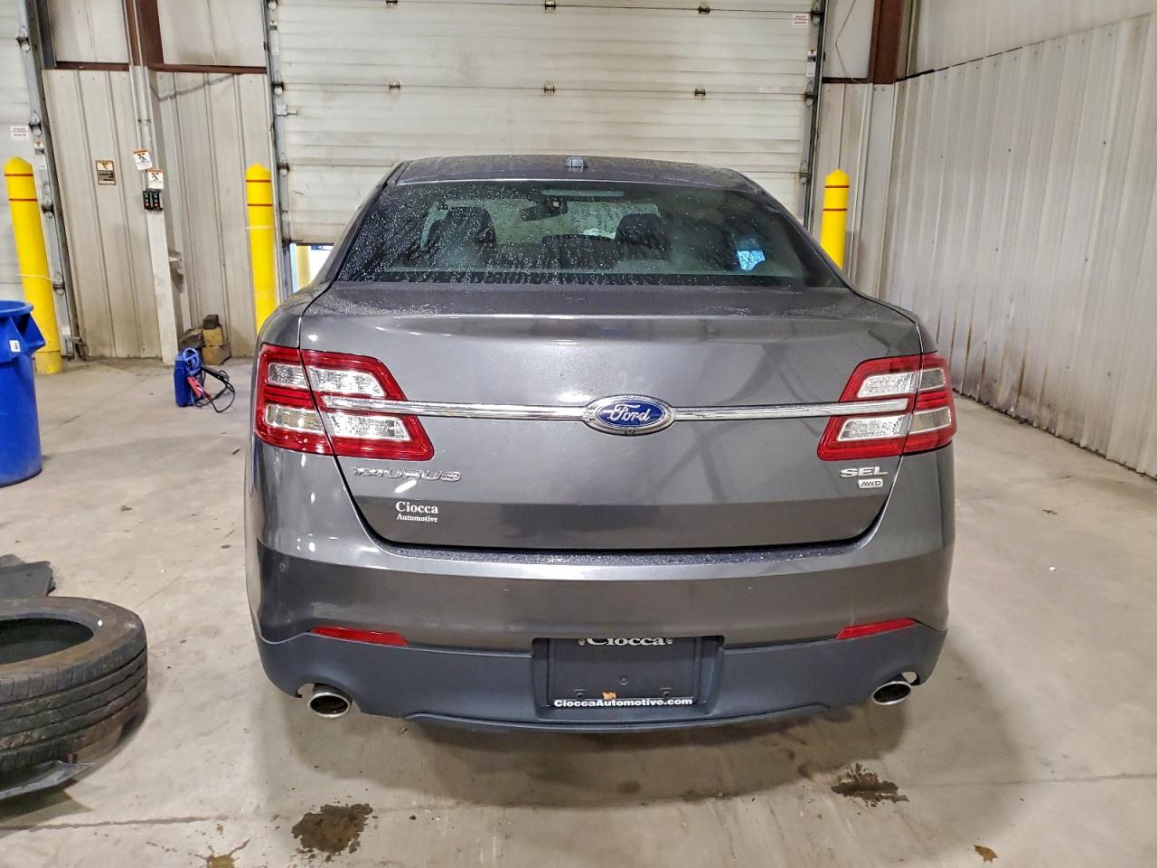 2015 FORD TAURUS SEL photo 16