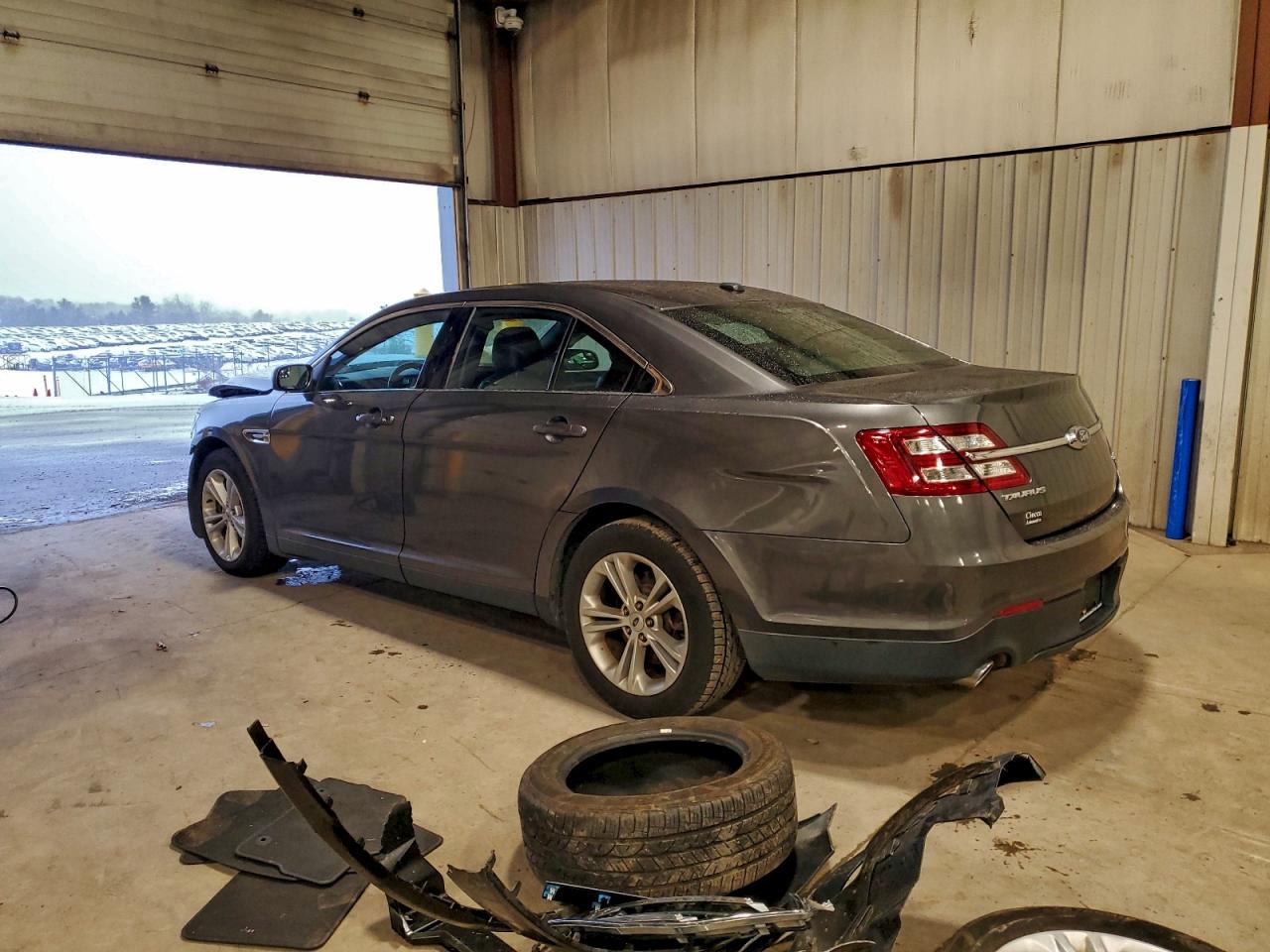 2015 FORD TAURUS SEL photo 4