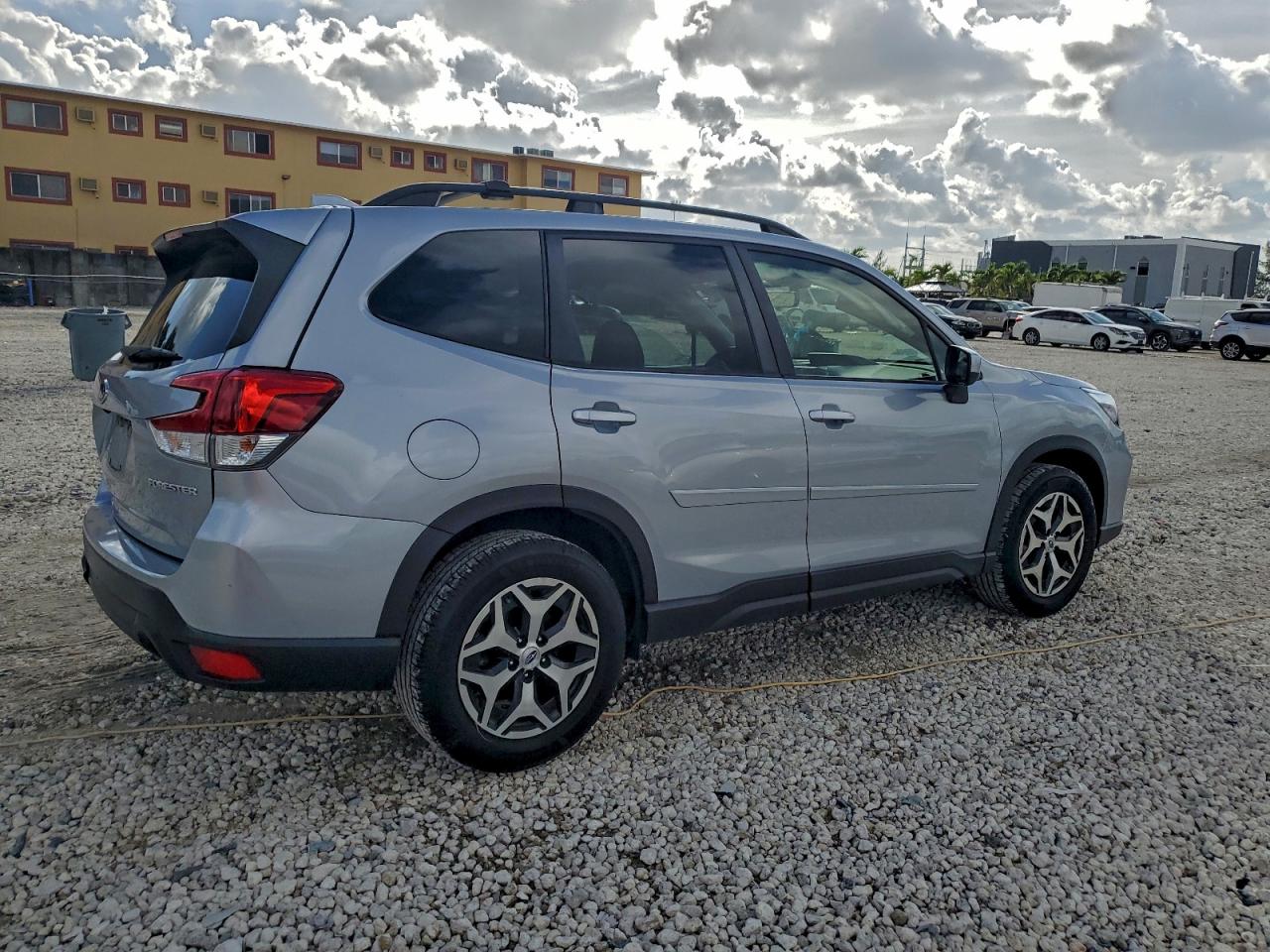 2021 SUBARU FORESTER PREMIUM photo 5