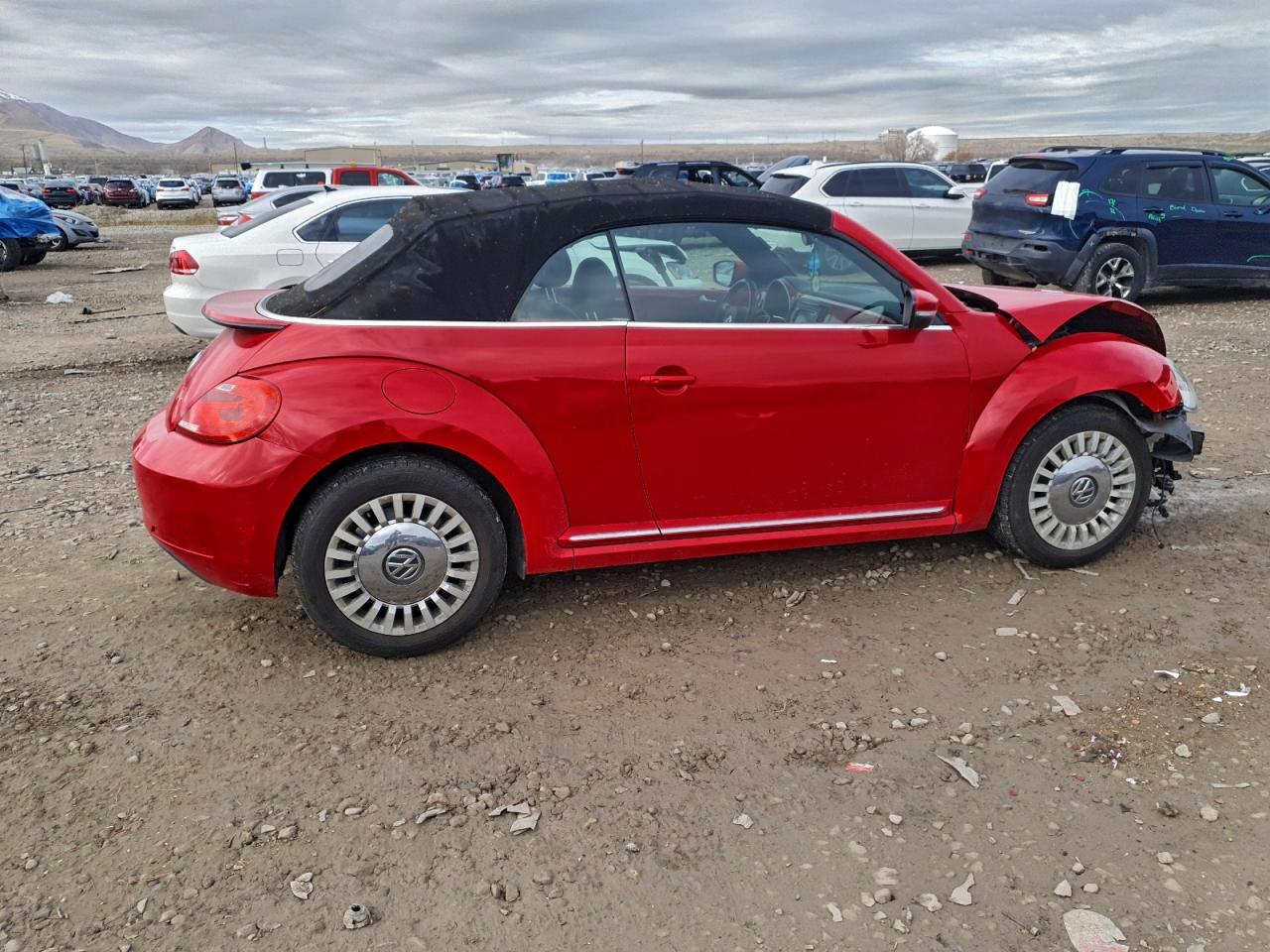 2013 VOLKSWAGEN BEETLE photo 5