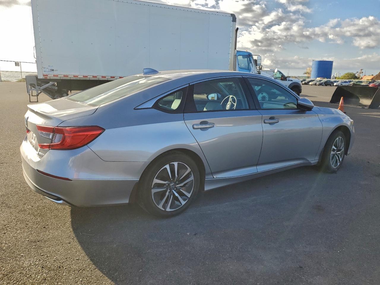 2018 HONDA ACCORD HYBRID photo 3
