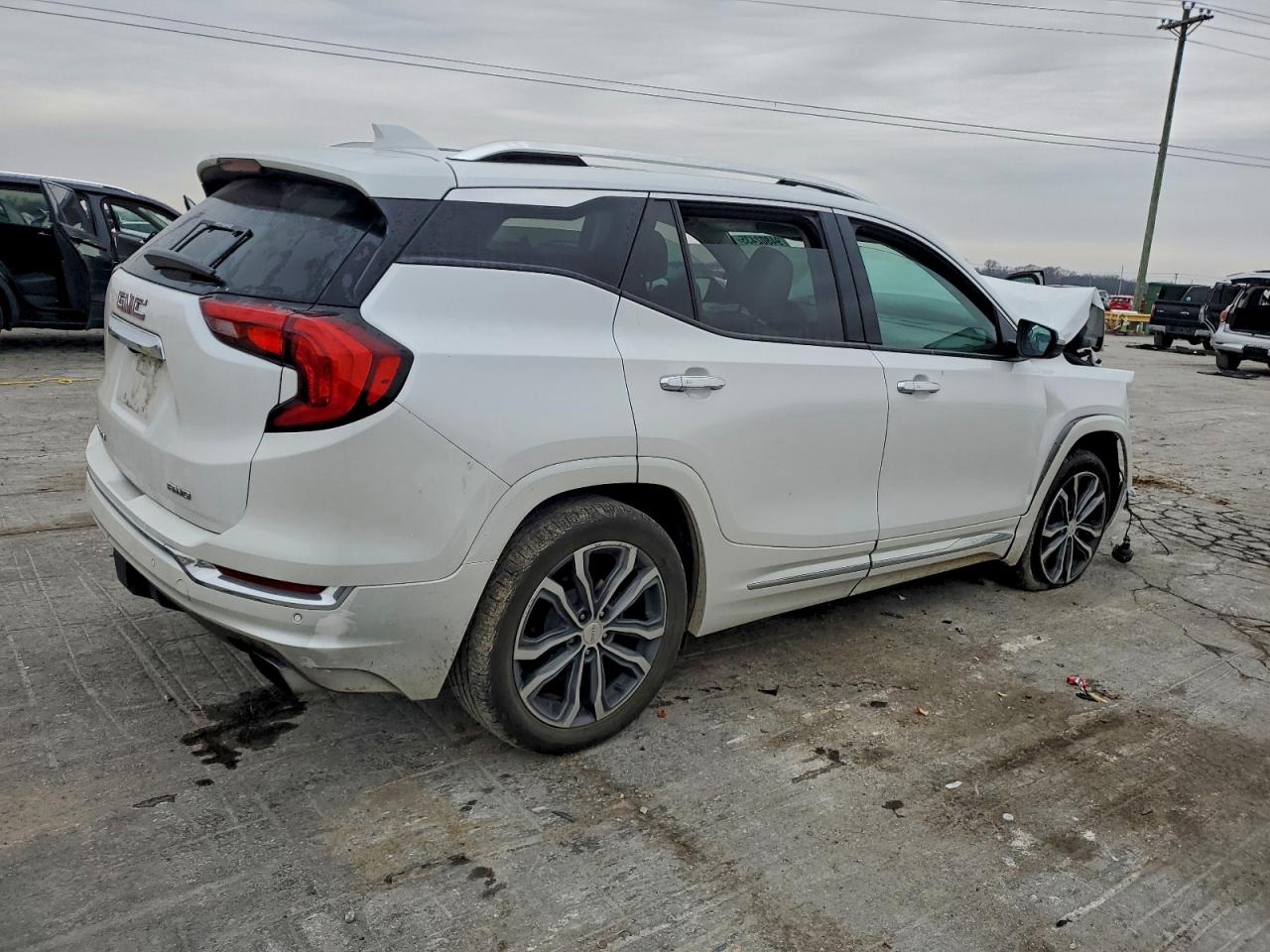 2020 GMC TERRAIN DENALI photo 3