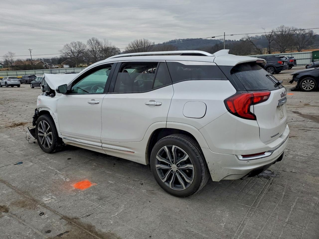 2020 GMC TERRAIN DENALI photo 2