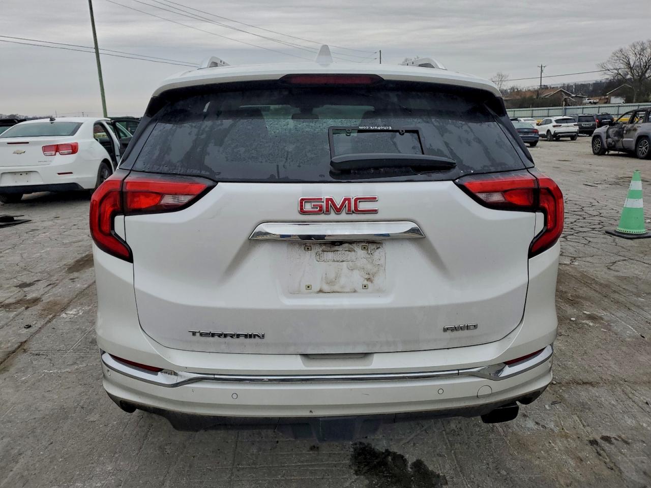 2020 GMC TERRAIN DENALI photo 6
