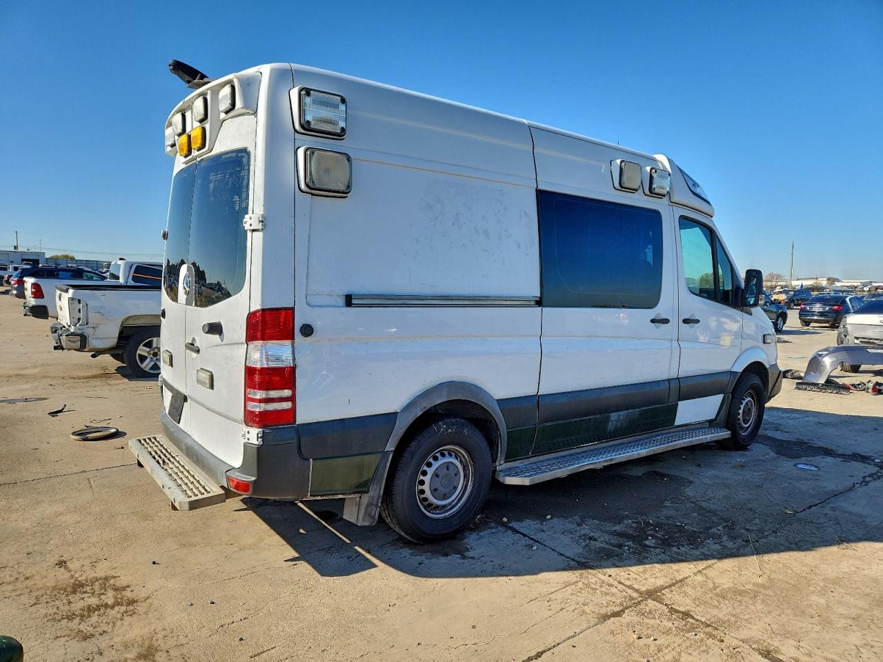 2017 MERCEDES-BENZ SPRINTER 2500 AMBULANCE photo 3