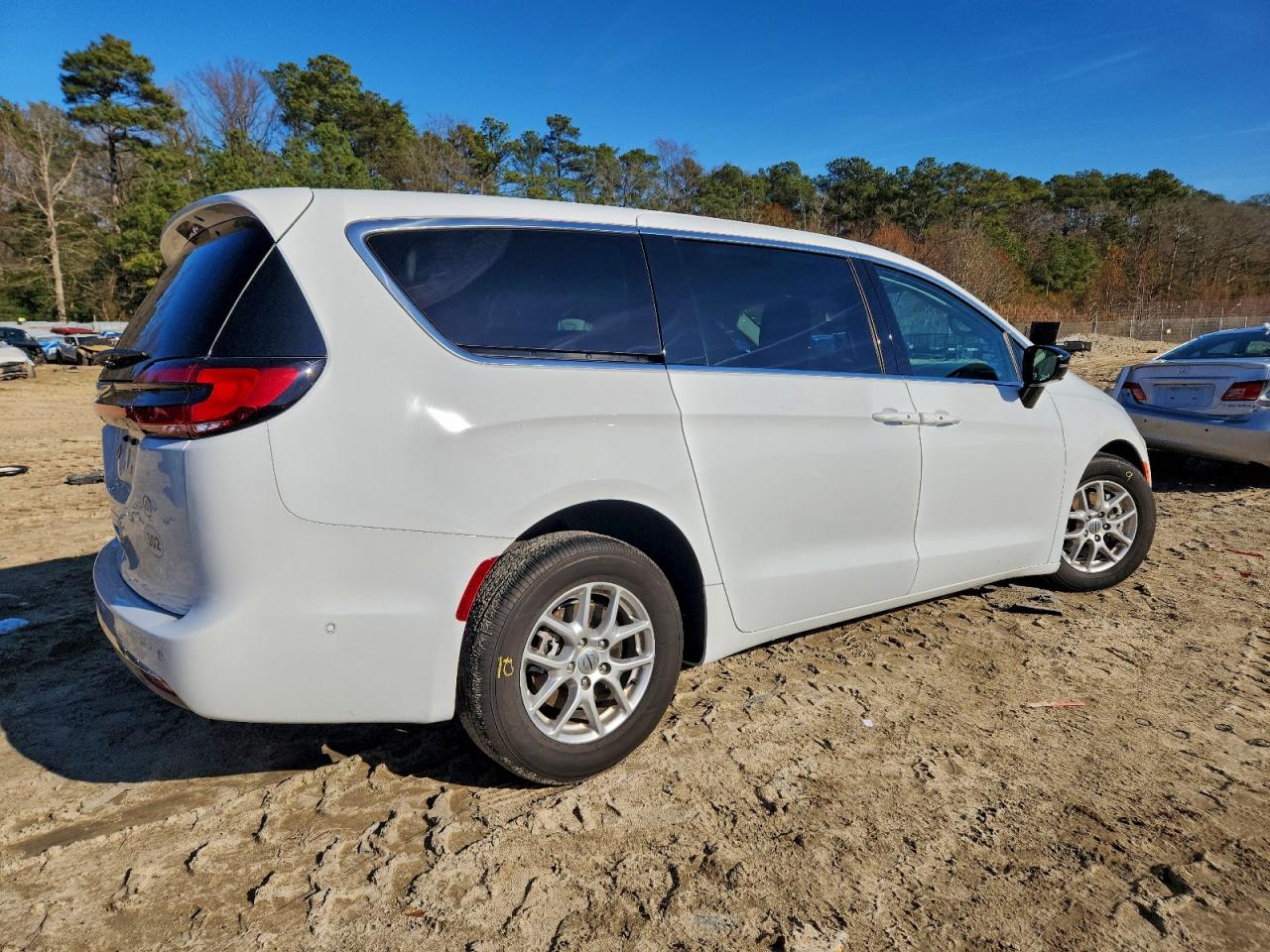 2024 CHRYSLER PACIFICA TOURING L photo 7