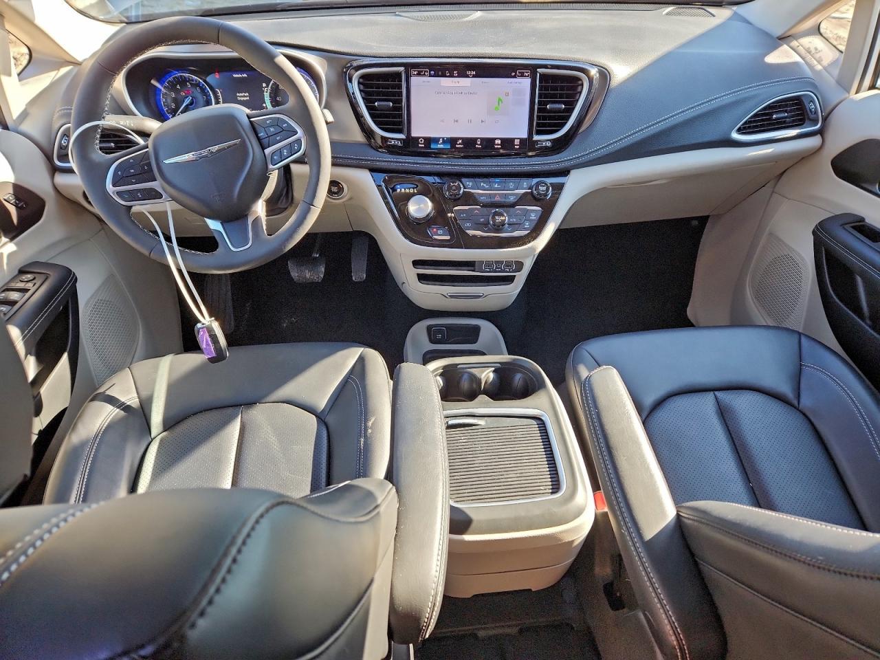 2024 CHRYSLER PACIFICA TOURING L photo 22