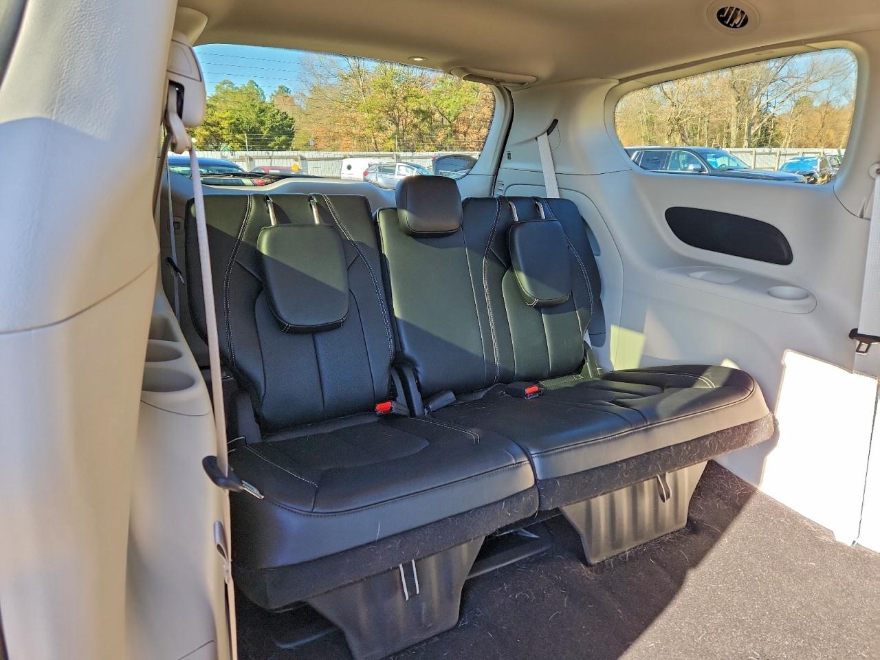 2024 CHRYSLER PACIFICA TOURING L photo 31