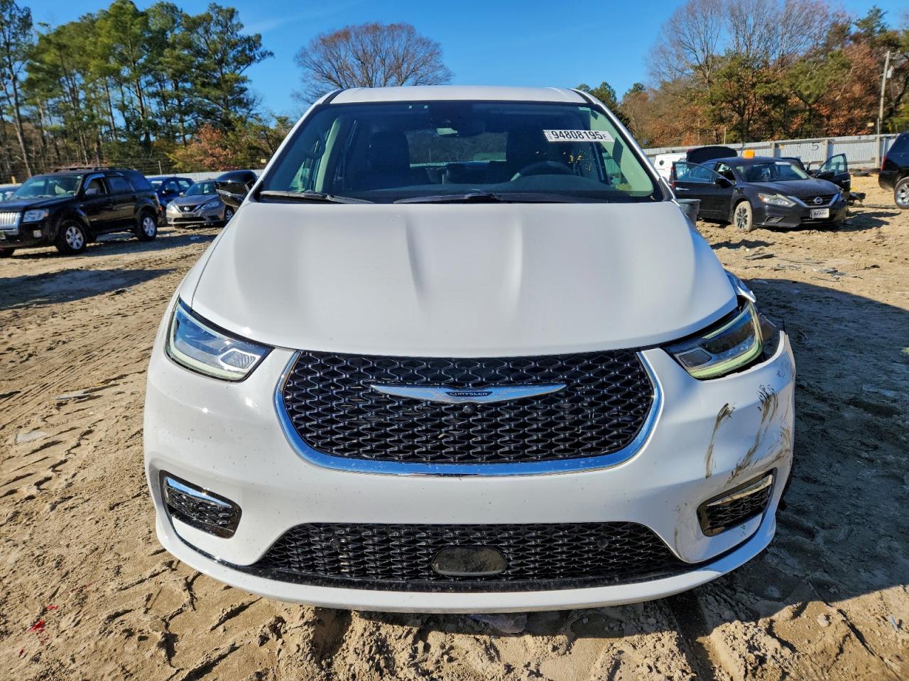 2024 CHRYSLER PACIFICA TOURING L photo 13