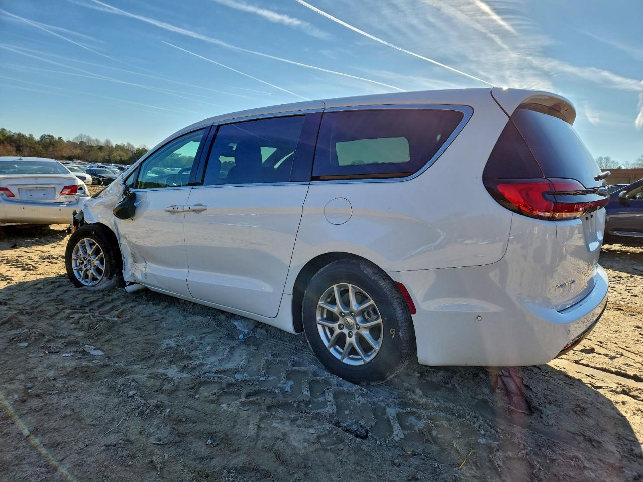2024 CHRYSLER PACIFICA TOURING L photo 4