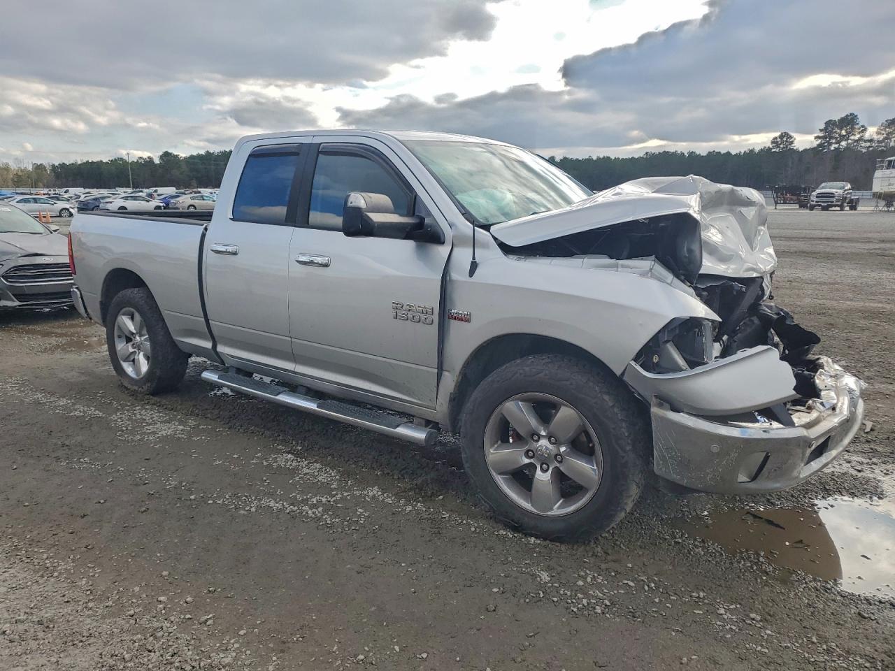 2016 RAM 1500 SLT photo 7