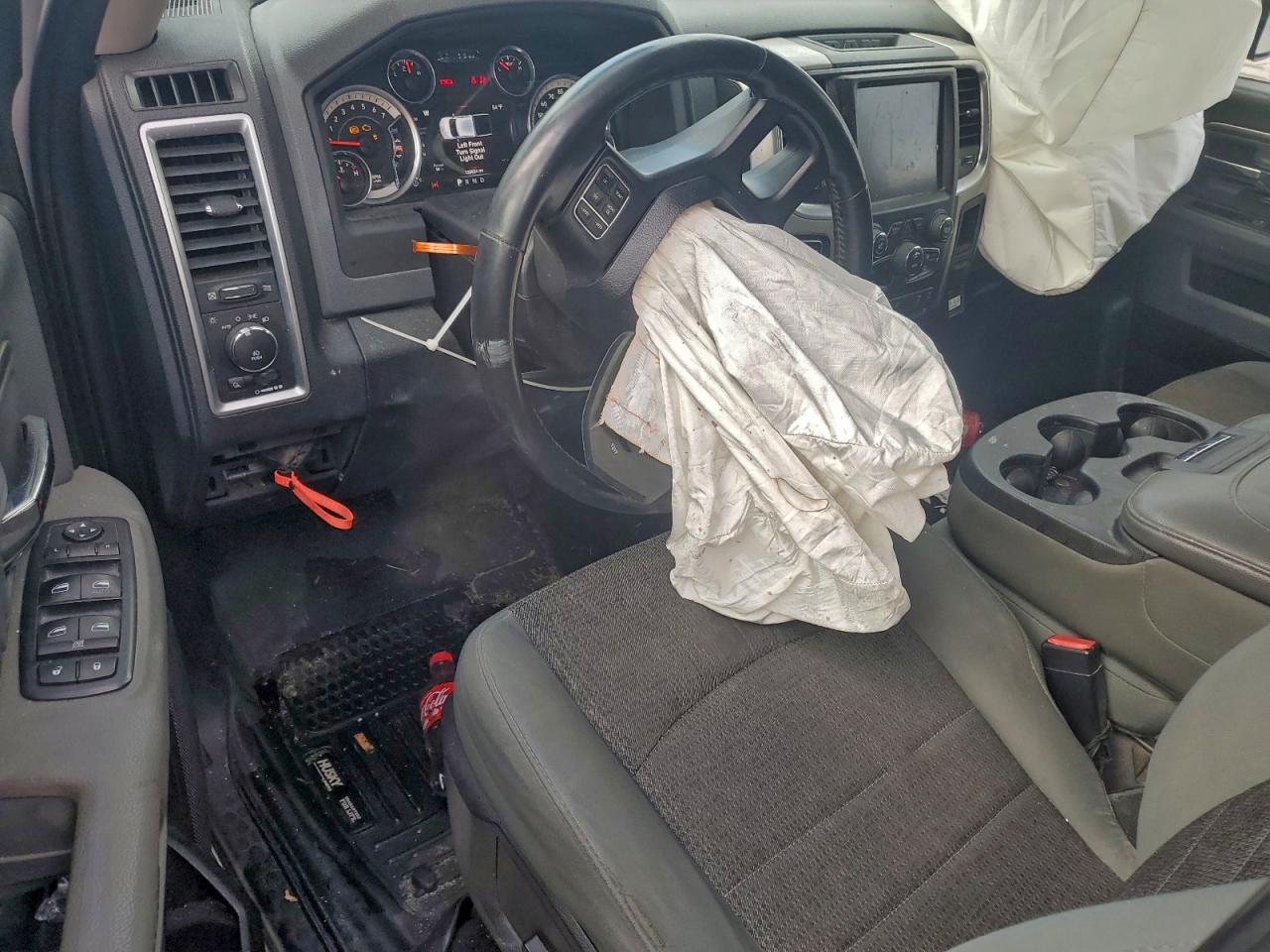 2016 RAM 1500 SLT photo 15