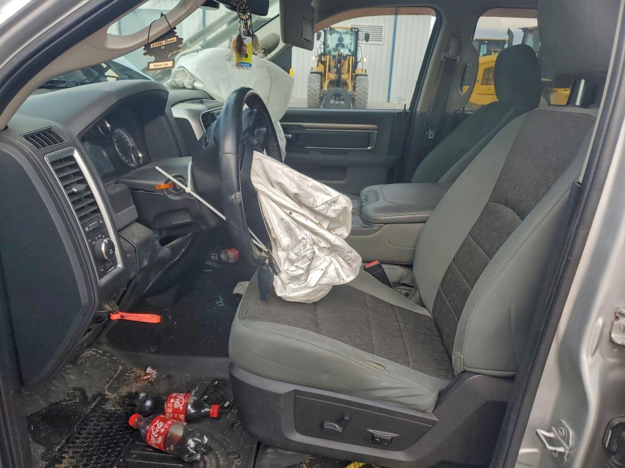 2016 RAM 1500 SLT photo 13