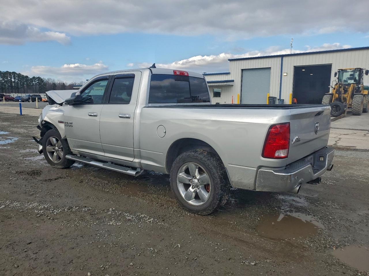 2016 RAM 1500 SLT photo 3