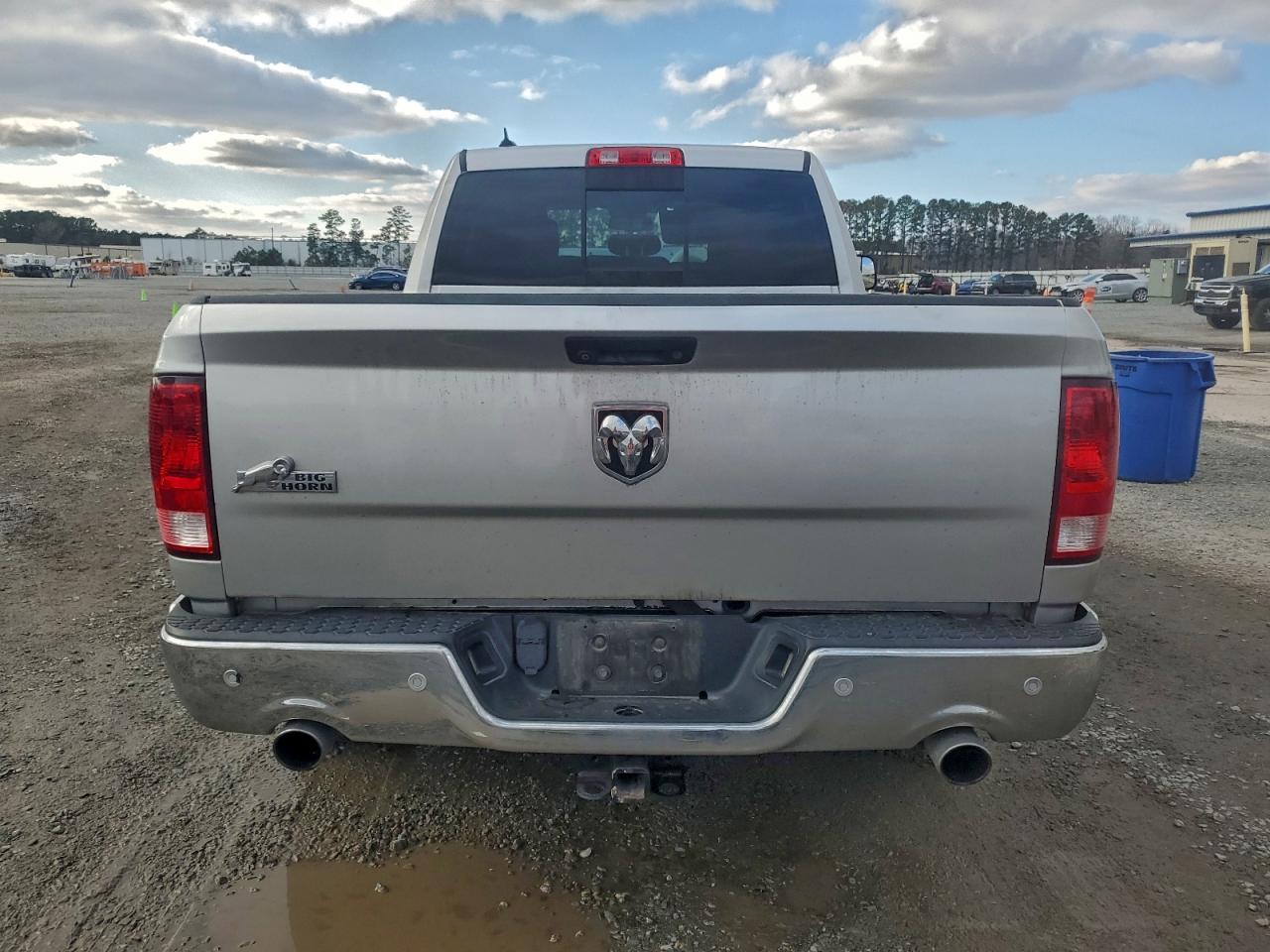 2016 RAM 1500 SLT photo 11
